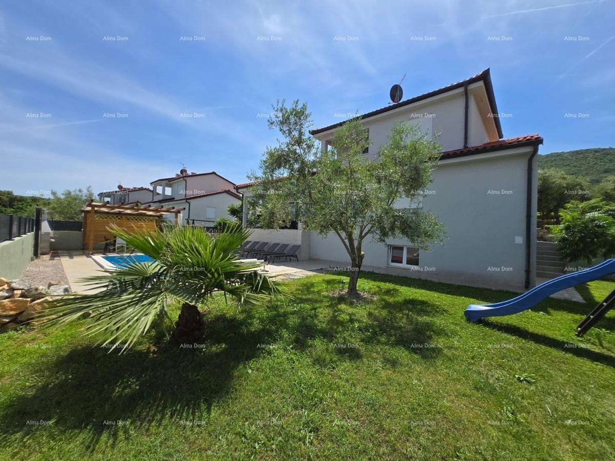 Raša – Villa con piscina privata e giardino 5