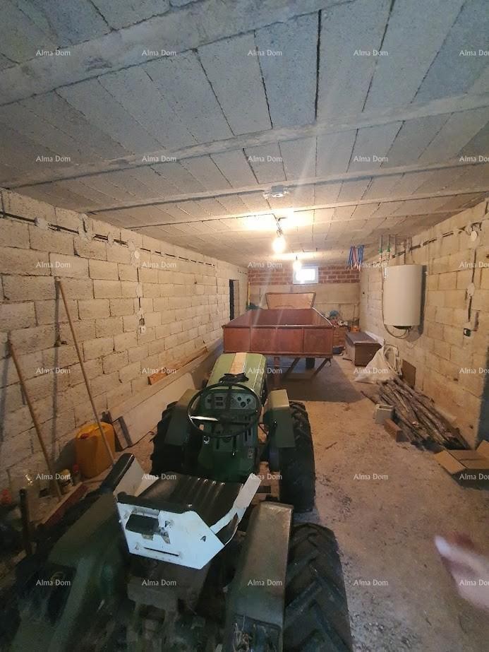 Семейный дом с гаражом, погребом и возможностью покупки дополнительного участка земли – 30 минут от Пулы 18