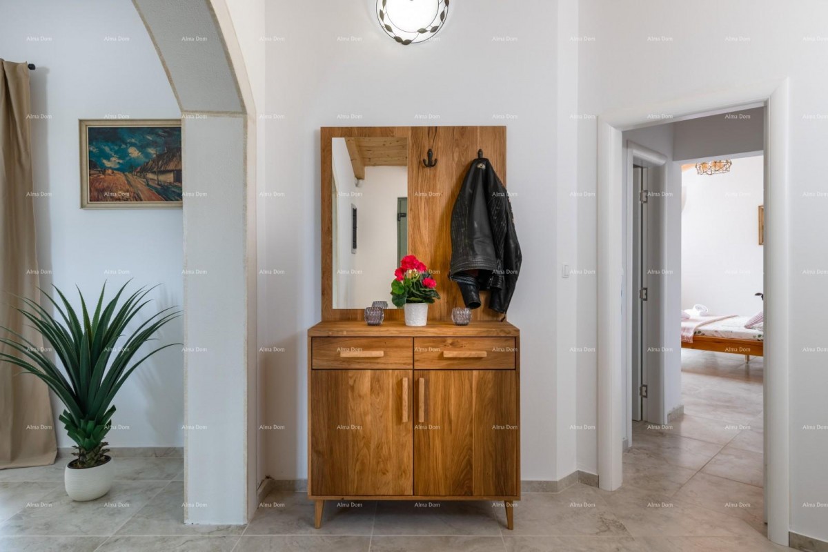 Prodaja - luksuzna vila s bazenom i jacuzzijem na prostornem dvorišču, Marčana! 19