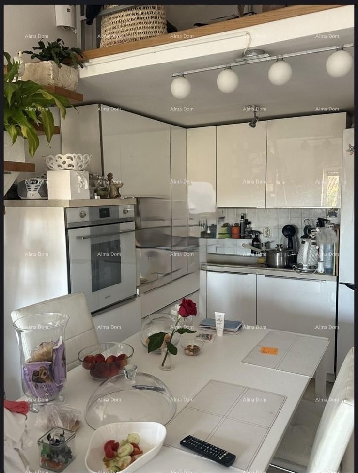 Продается двухуровневая квартира в Пуле 4