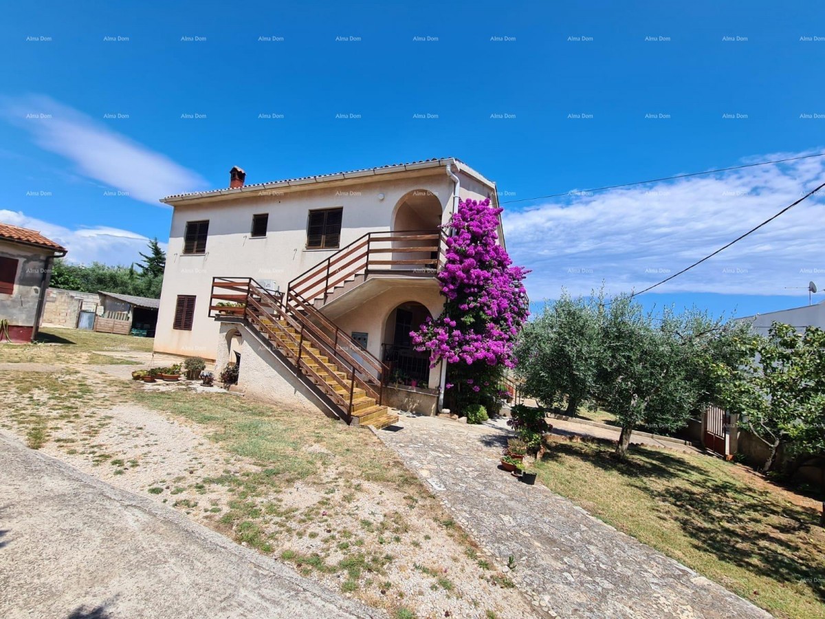 Sale of a house with two residential units, an auxiliary building, and a garage, Ližnjan! 3