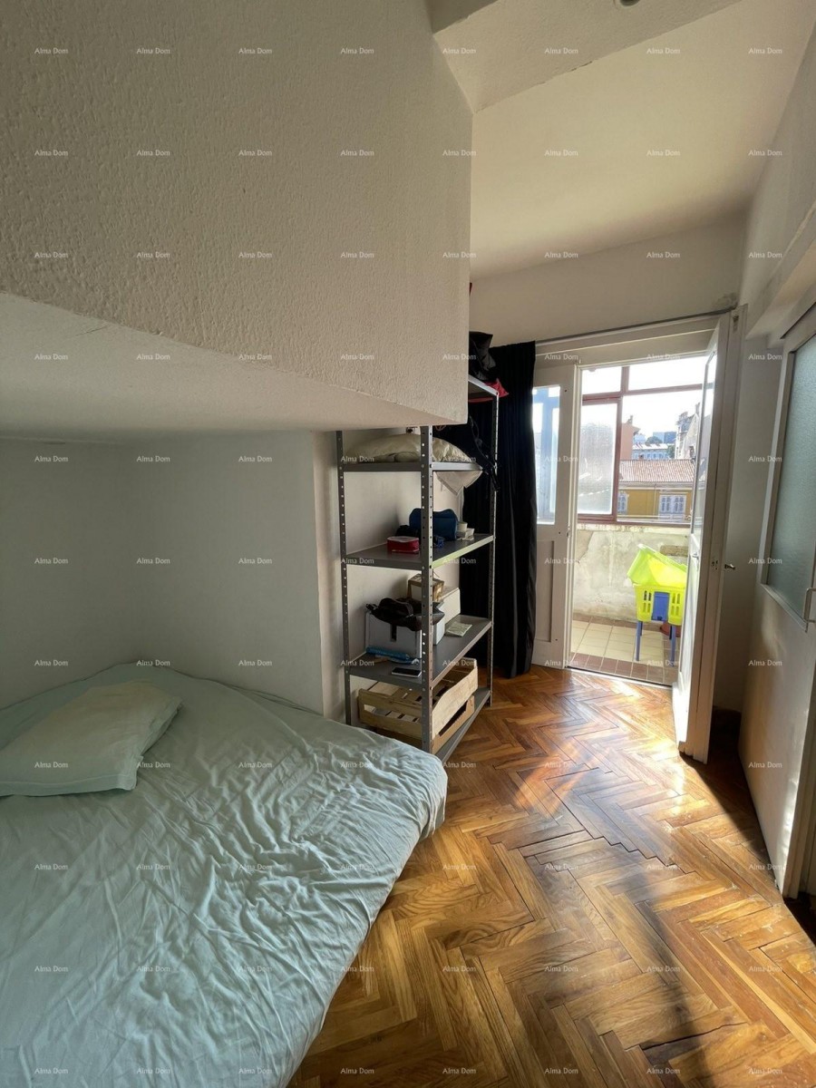 Pula, centar – Prostran trosoban stan od 76,38 m² s dvije terase 10
