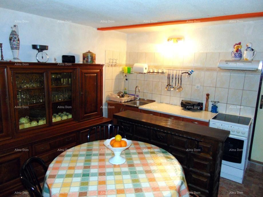 Casa spaziosa a Marčana con tre piani e giardino in vendita. 3