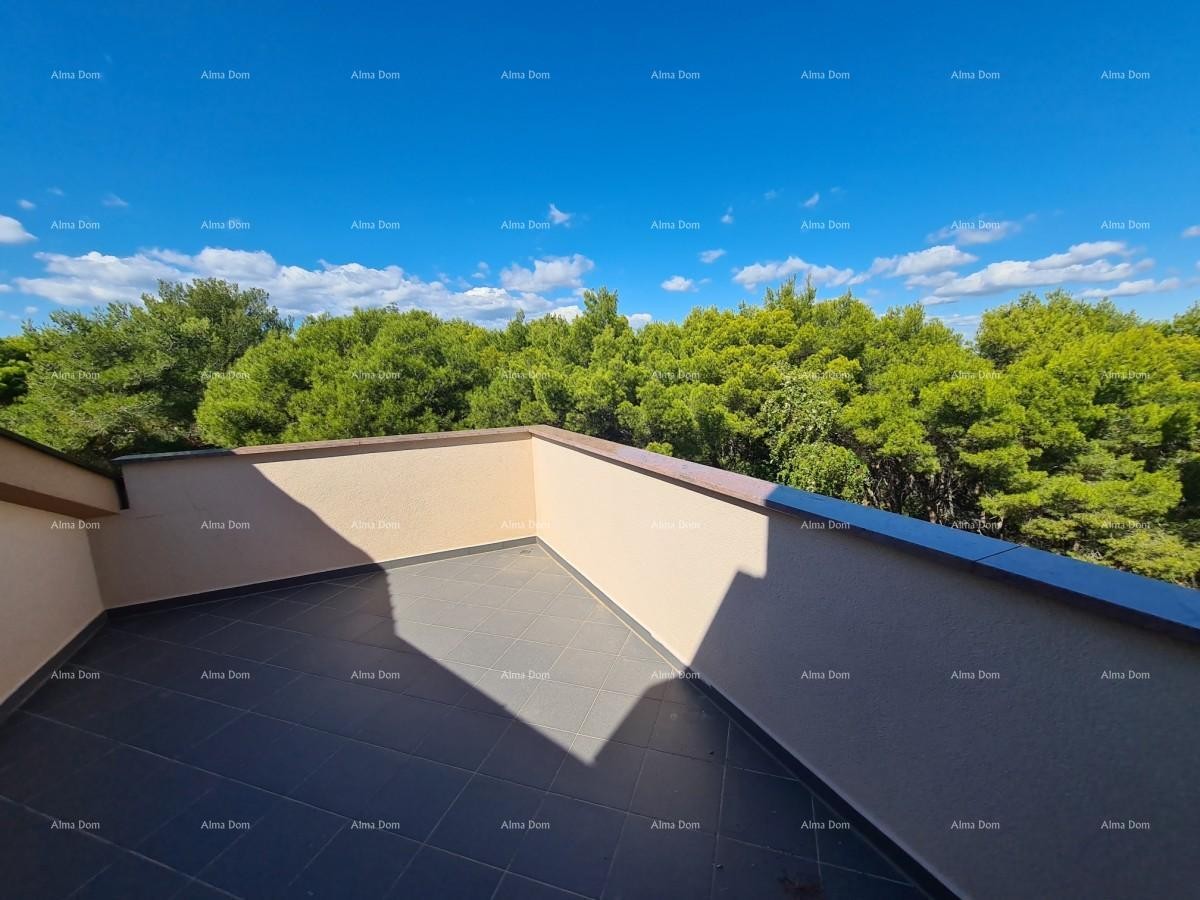 Трехэтажная квартира с террасой на крыше! 100 метров до моря. 36