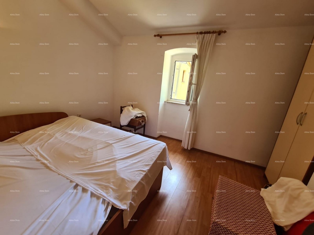 Prodaja kuće sa dvorištem i velikim zemljištem, Barban 15