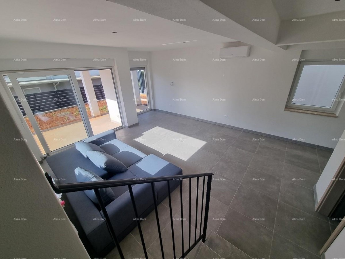 Sovremennyj djupleks dom s krovnoj terasoj i panoramnym vidom na more 13