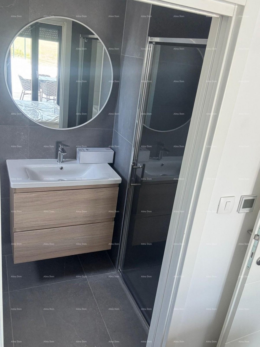 Prodaja - dvojna kuća s grijanim bazenom, okolica Poreča! 8