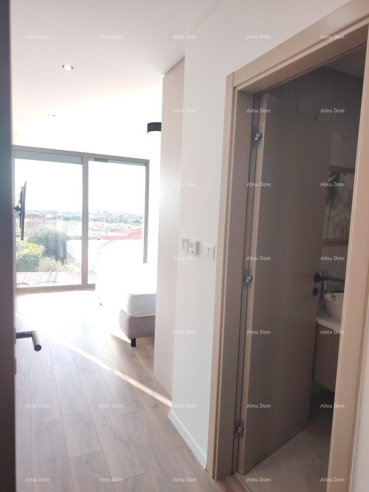 Vrhunski trosoban stan s pogledom na more, opremljen 12