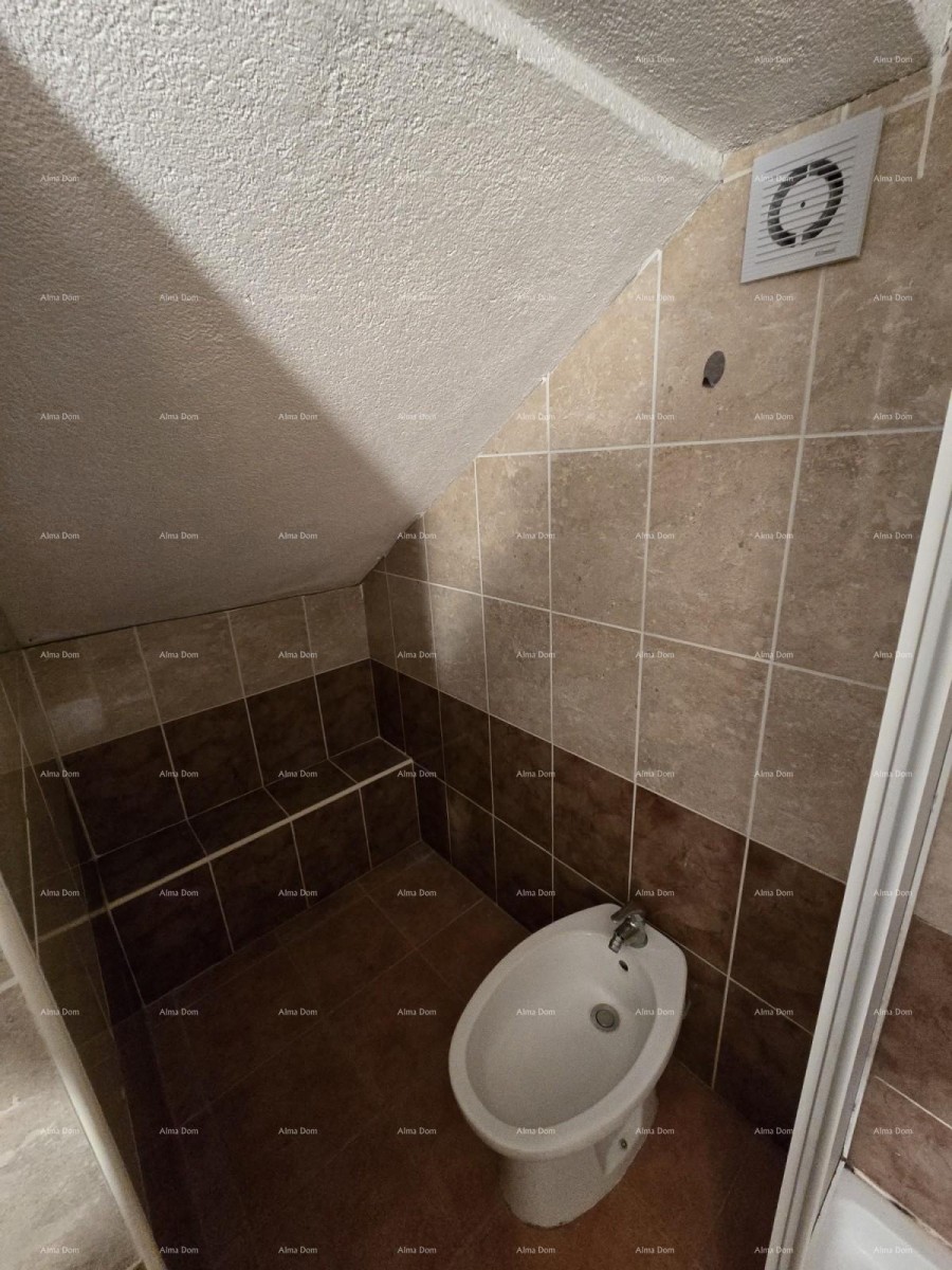 NOVIGRAD - Prodaja dveh stanovanj v družinski hiši 11