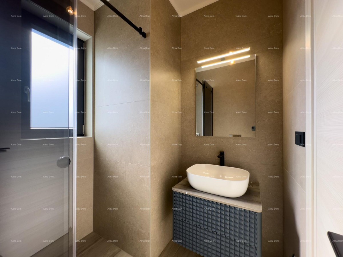 Продаем двухквартирную виллу с бассейном и гаражом 23