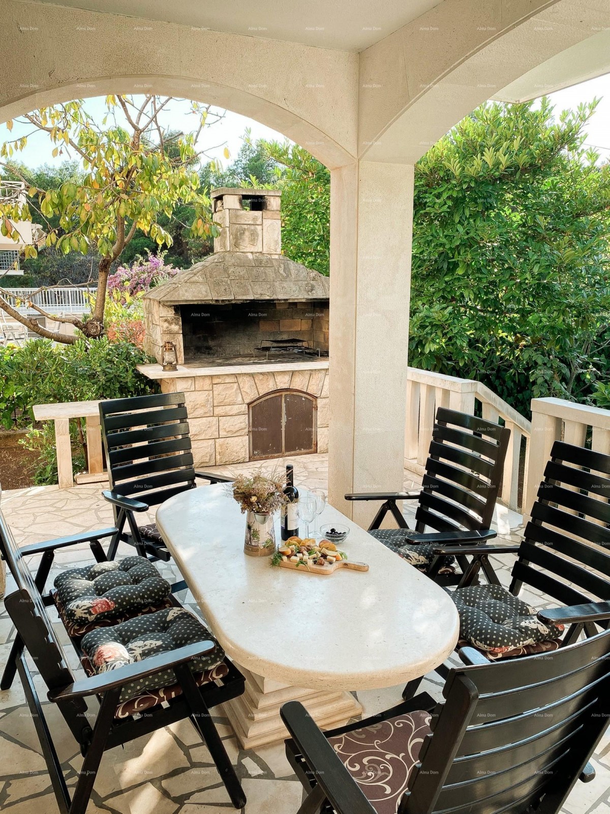 Lepa vila za prodajo na eni izmed najboljših lokacij v Supetru, otok Brač! 6