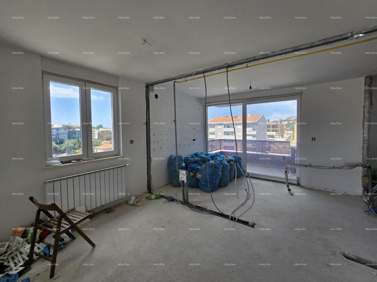 PULA – apartment in the center with two garages and a large terrace 3