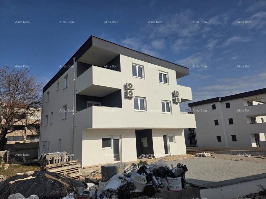 Prodaja hiše s tremi stanovi v Medulinu 28