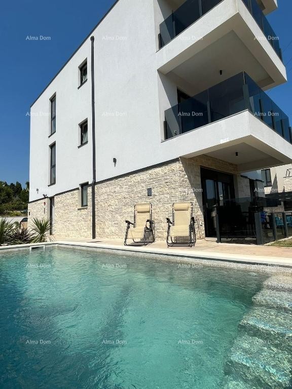 Современный дом с бассейном в Медулине 3