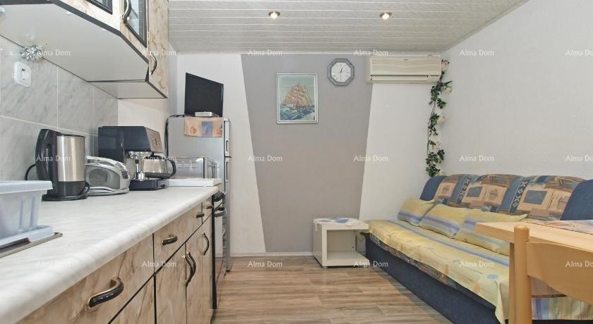 KUĆA SA TRI  APARTMANA,  MEDULIN 7