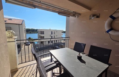 Medulin. Zweizimmerwohnung mit Meerblick direkt am Meer