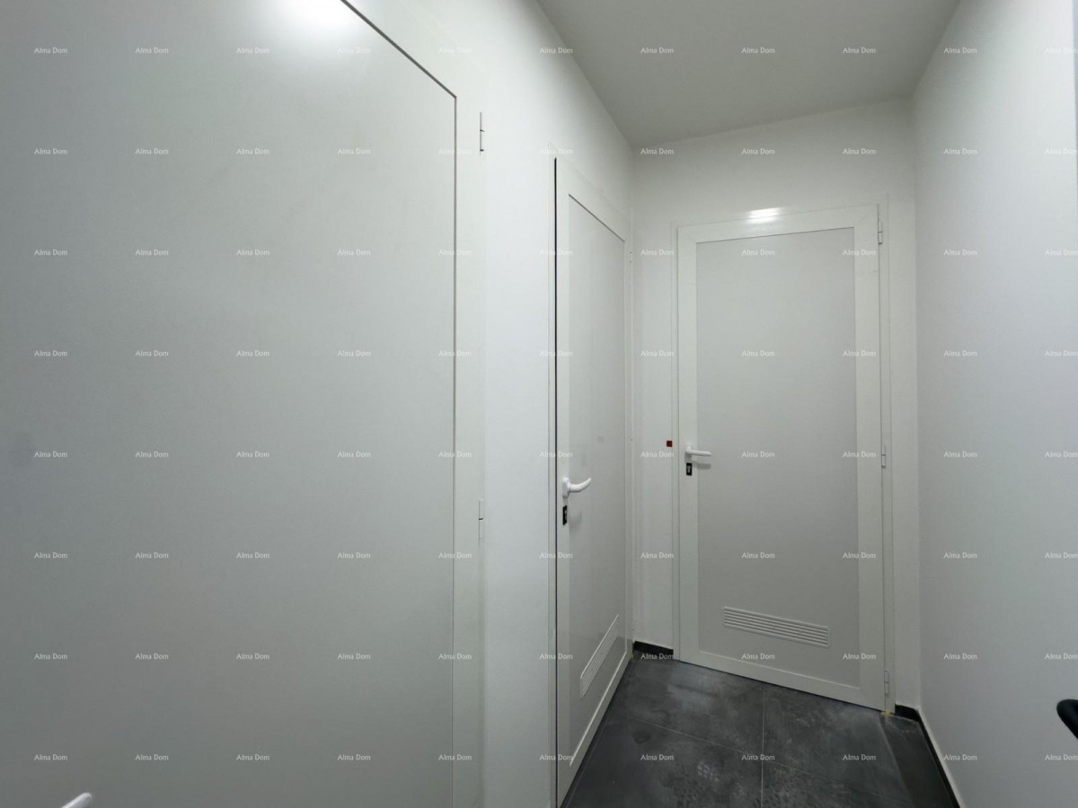 Просторная квартира в Пуле с тремя спальнями и современными удобствами рядом с центром города 32