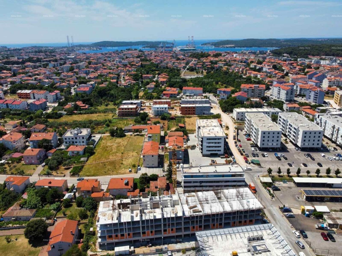 Pula! Edificio residenziale moderno con ascensore, vicino al centro. S43 24