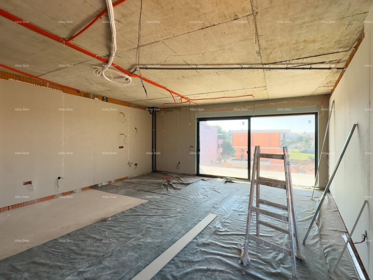 Продается квартира на втором этаже небольшого дома! 24