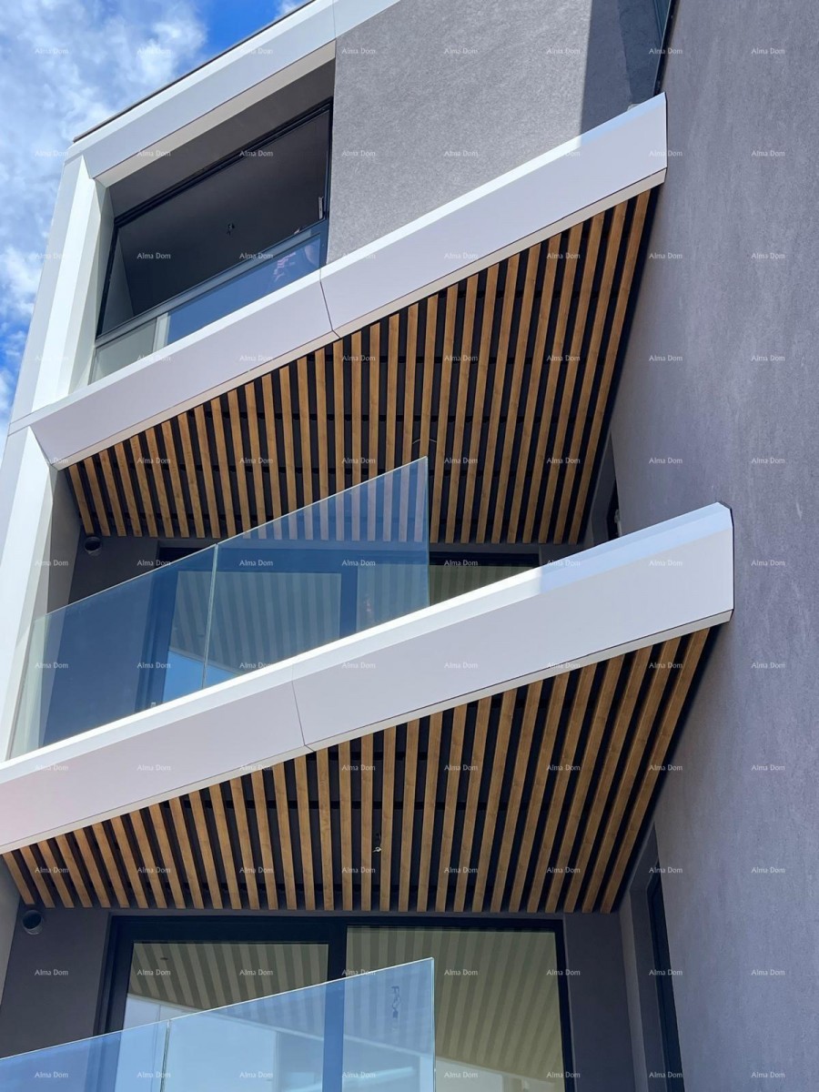 Продажа квартир в жилом и коммерческом здании с видом на море, центр Умага! / S9a 16