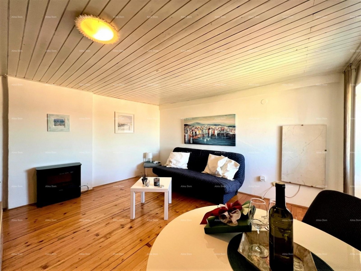 Продается квартира в центре Пулы с видом на собор и море. 4