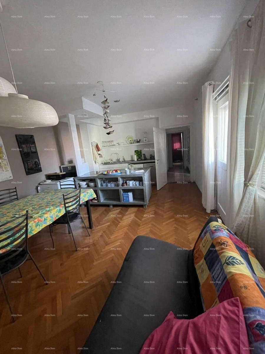 Pula, centar – Prostran trosoban stan od 76,38 m² s dvije terase 6