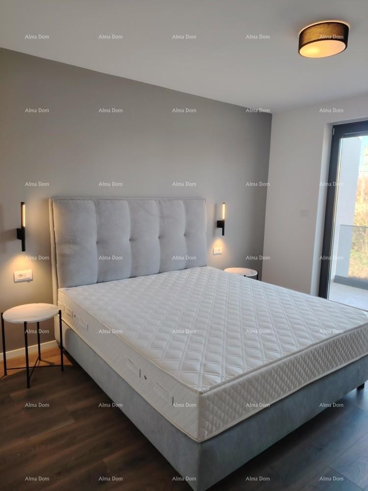 Vrhunski trosoban stan s pogledom na more, opremljen 24