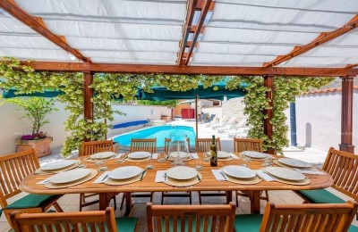 Prodaja renovirane istarske hiše s bazenom – Kanfanar, 208 m², dva objekta