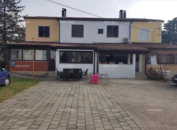 È in vendita un appartamento su due piani a Umago 1