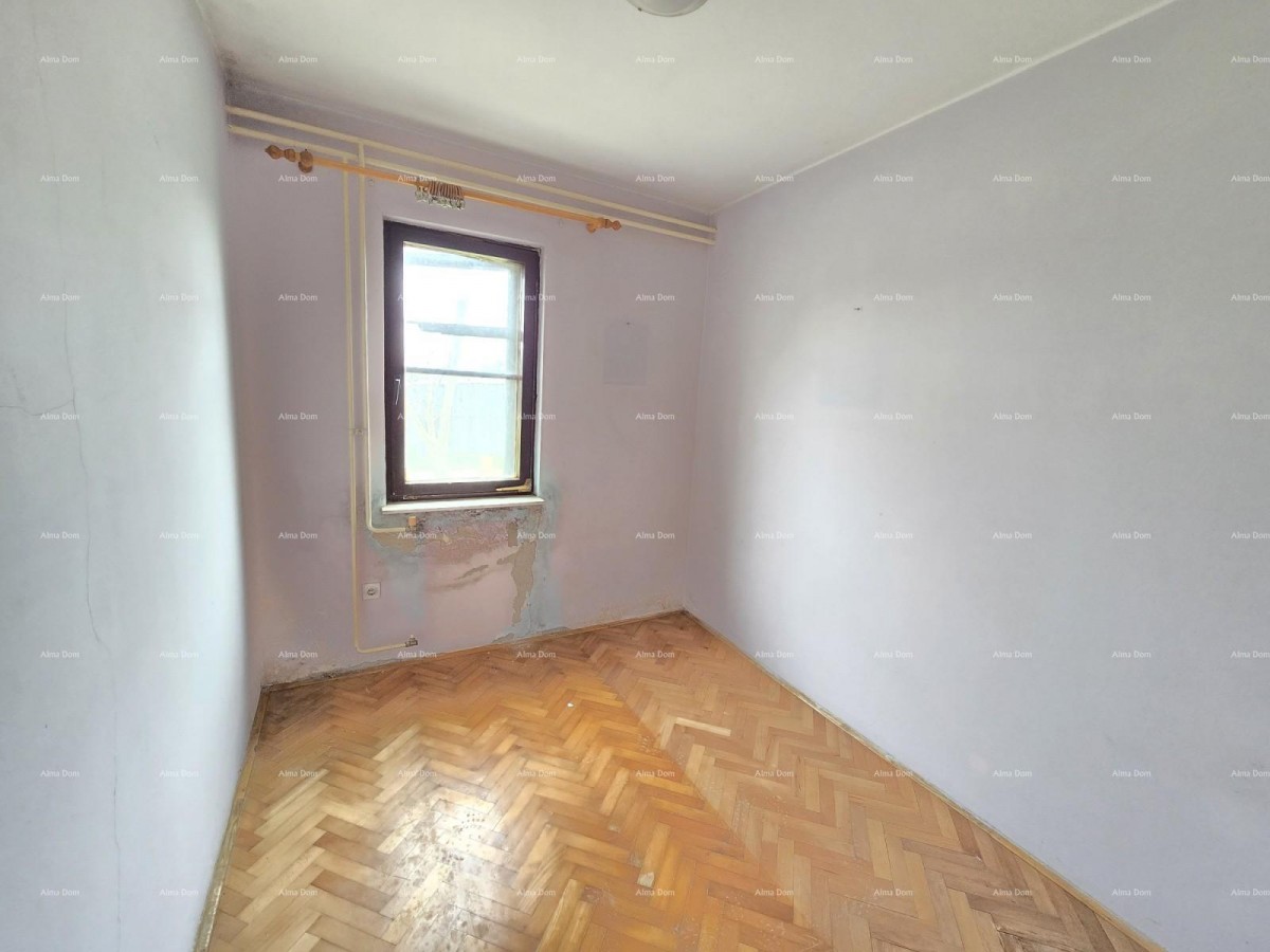 Prostrana hiša blizu Pule! Dva stanovanja - 2500 m² zemljišča! 5