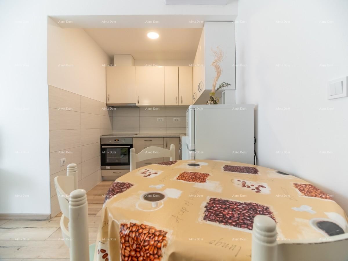 Apartmanska kuća s bazenom!Blizina mora i plaže!  Peroj. 32