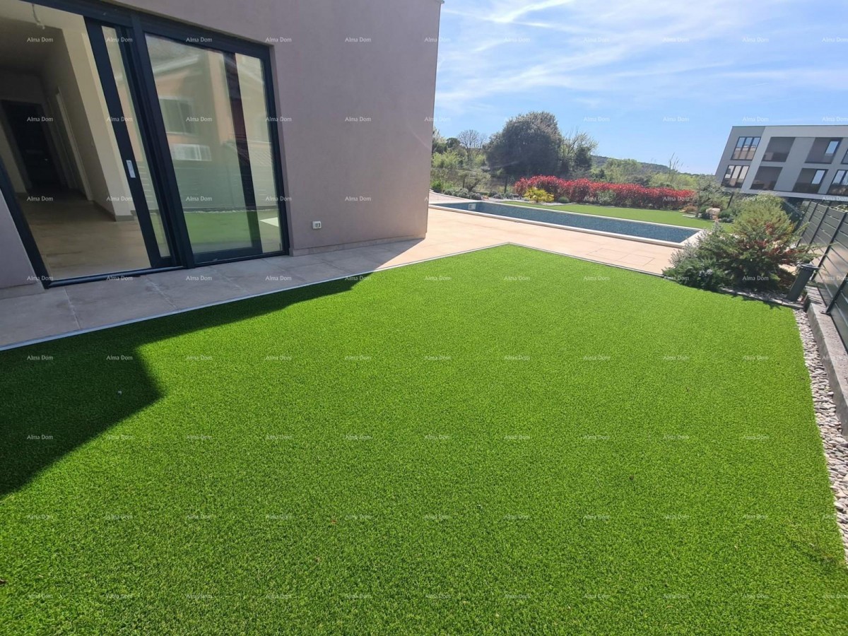 Современный оазис с бассейном и собственным садом в Банйолах 32