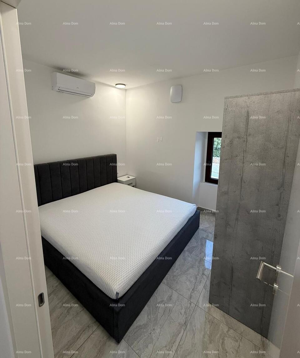 POREČ, Ristrutturata casa in pietra con vista mare 19