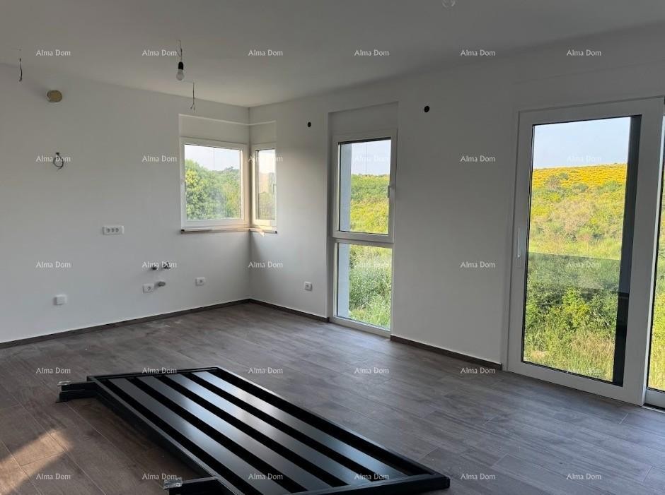 Luksuzan dvoetažni stan s pogledom na more i prostranom terasom u Zambratiji 6