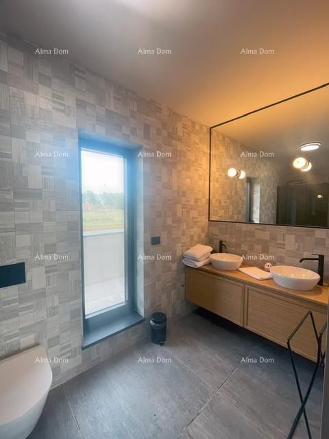 Moderna obiteljska kuća s bazenom, Krnica! 7