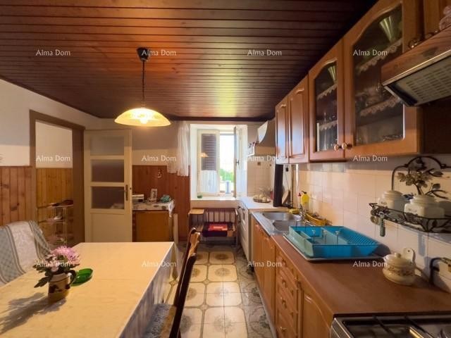 We are selling a large detached house with a spacious yard! 17