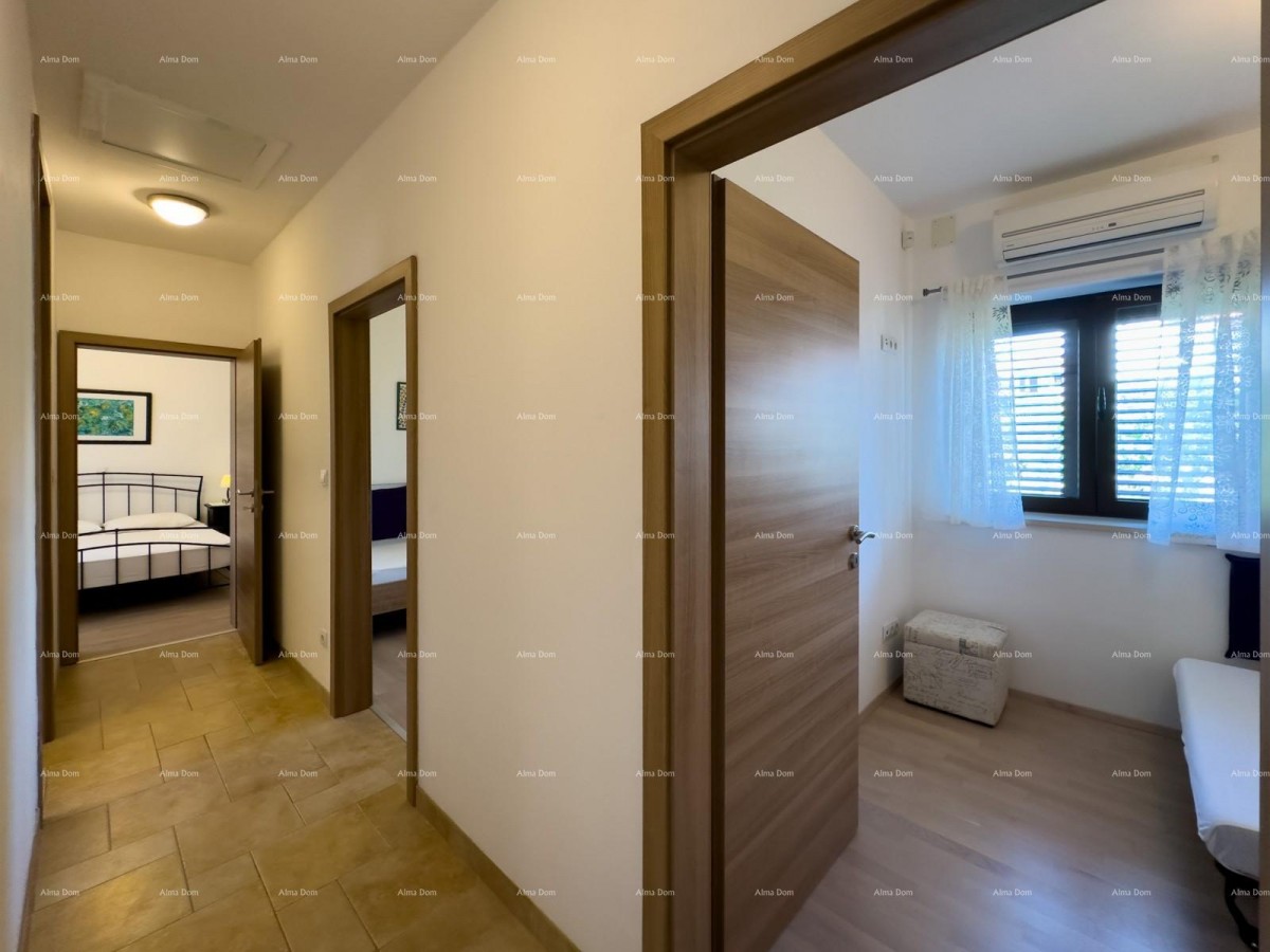 Beautiful house with a pool in Pula, ideal for a family or investment. 32