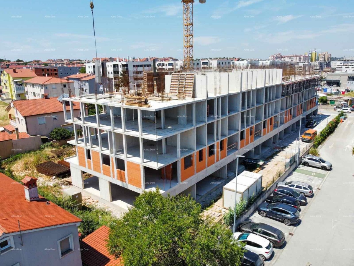 Pula! Edificio residenziale moderno con ascensore, vicino al centro. S43 16