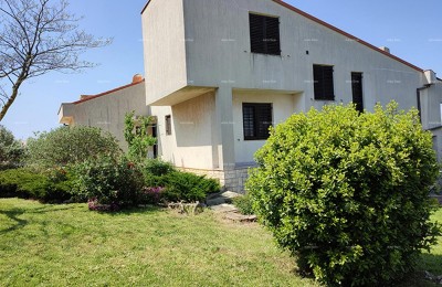 ПУЛА – Шкатари, семейный дом с большим приусадебным участком