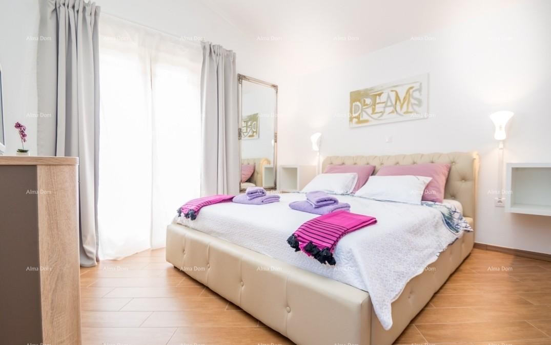 Красивый дом с бассейном, утопающий в зелени! 10