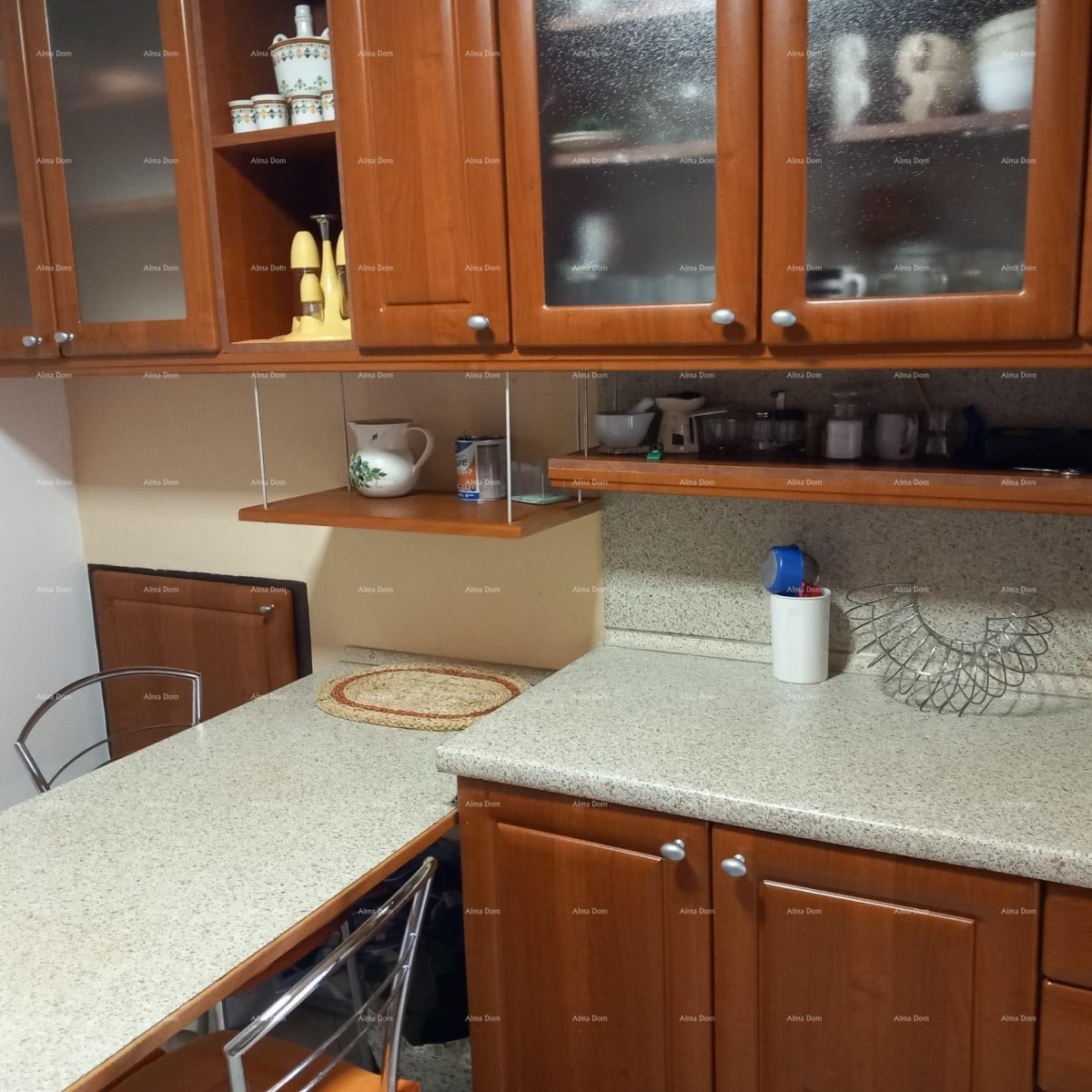 Prodaja kuće s dvorištem i parkirnim mjestima, Pula! 6