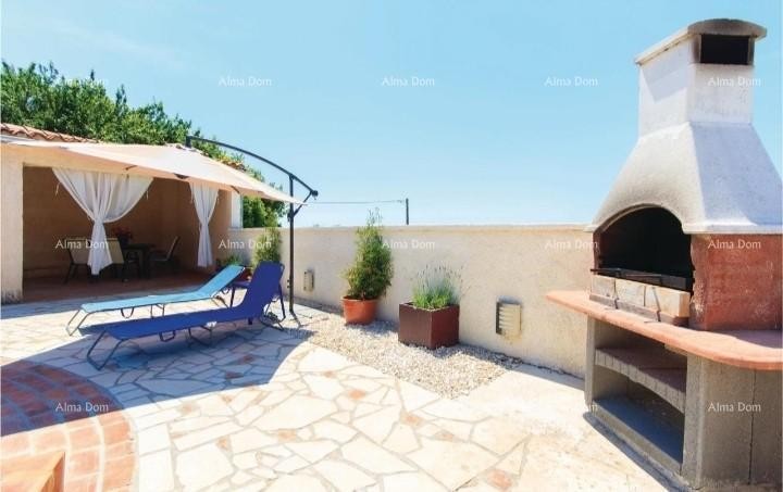 Приземный дом с бассейном в спокойном месте, Пула 1