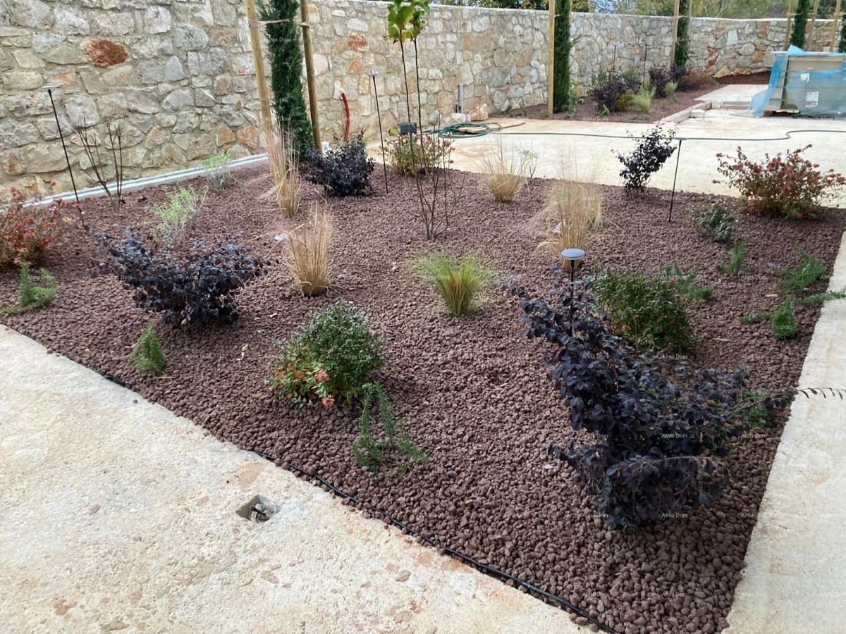 Na prodaju kuća u gradnji s bazenom – Bale, okolica 28