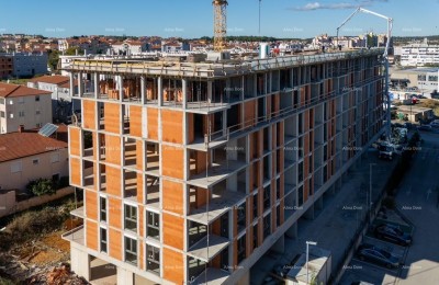 Pula! Edificio residenziale moderno con ascensore. Appartamento con posto auto e cantina. S52