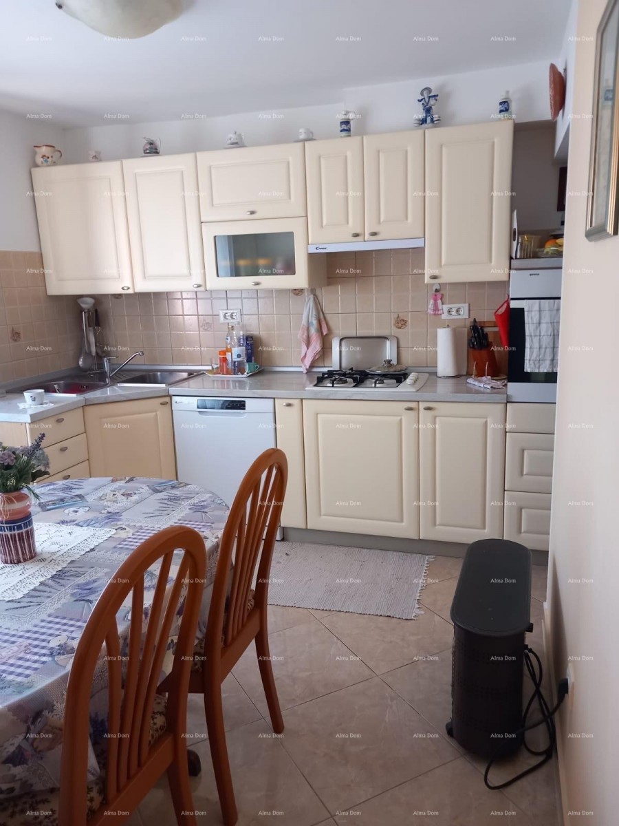 For sale: Family house in Pula with a separate apartment. 4