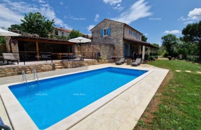 Sveti Lovreč, Čudovita kamnita vila z veliko parcelo