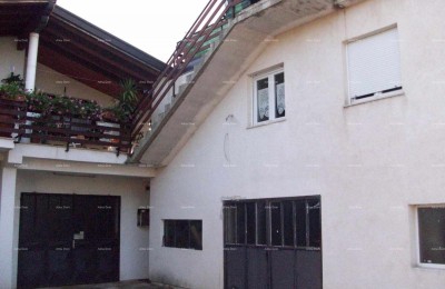 Prodaje se  kuća sa tri stana, Umag