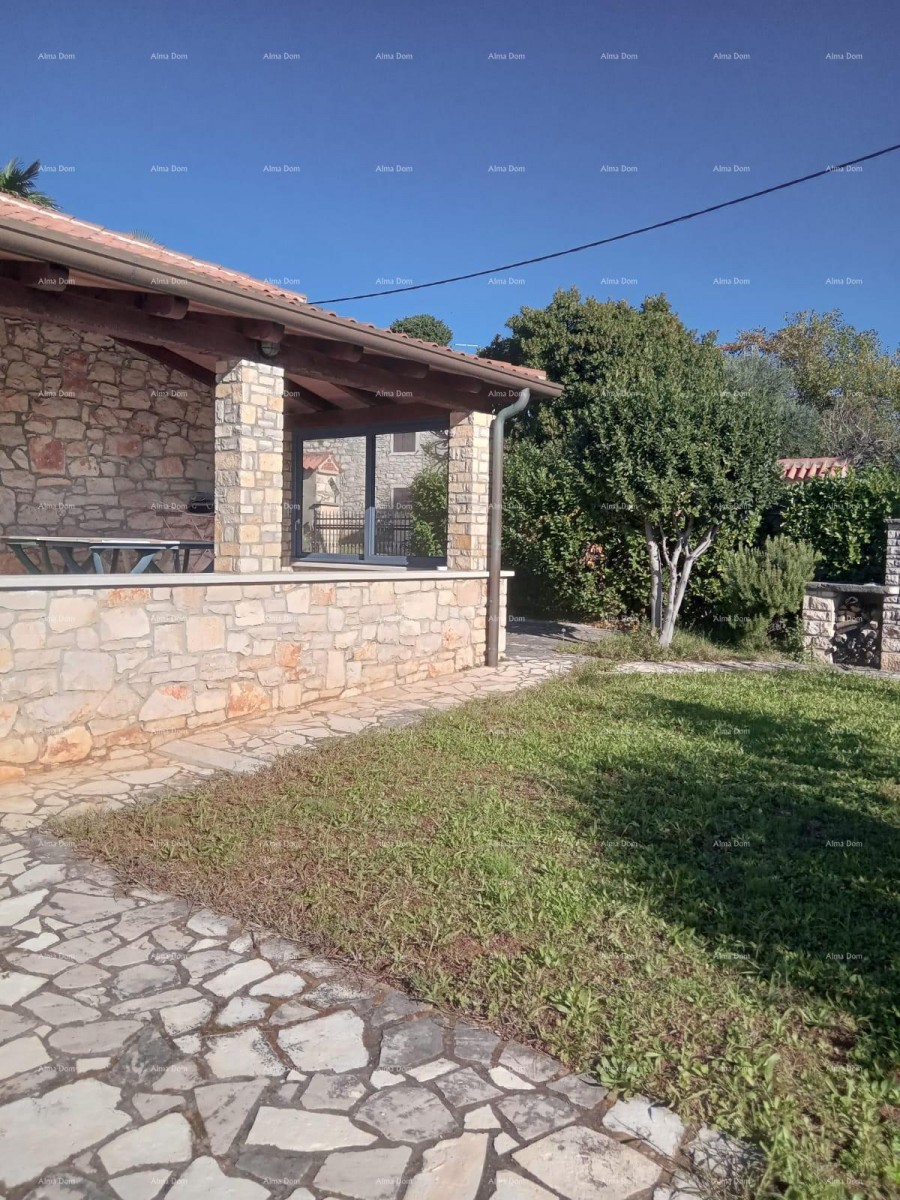 Blizina grada Umaga. Na prodaju duplex hiša, 123,65 m2 ob sami obali morja, 10 metrov do morja. 1