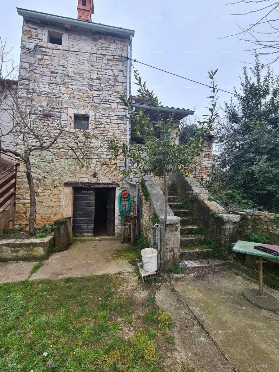 Izvrsna prilika! Prodaje se stara kamena kuća u Peroju! 1