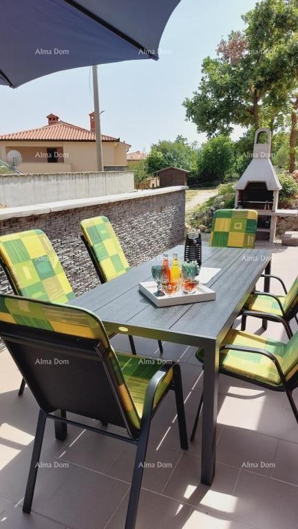 House with a beautiful view of the mountains, terrace, garden, barbecue, and private parking. 18